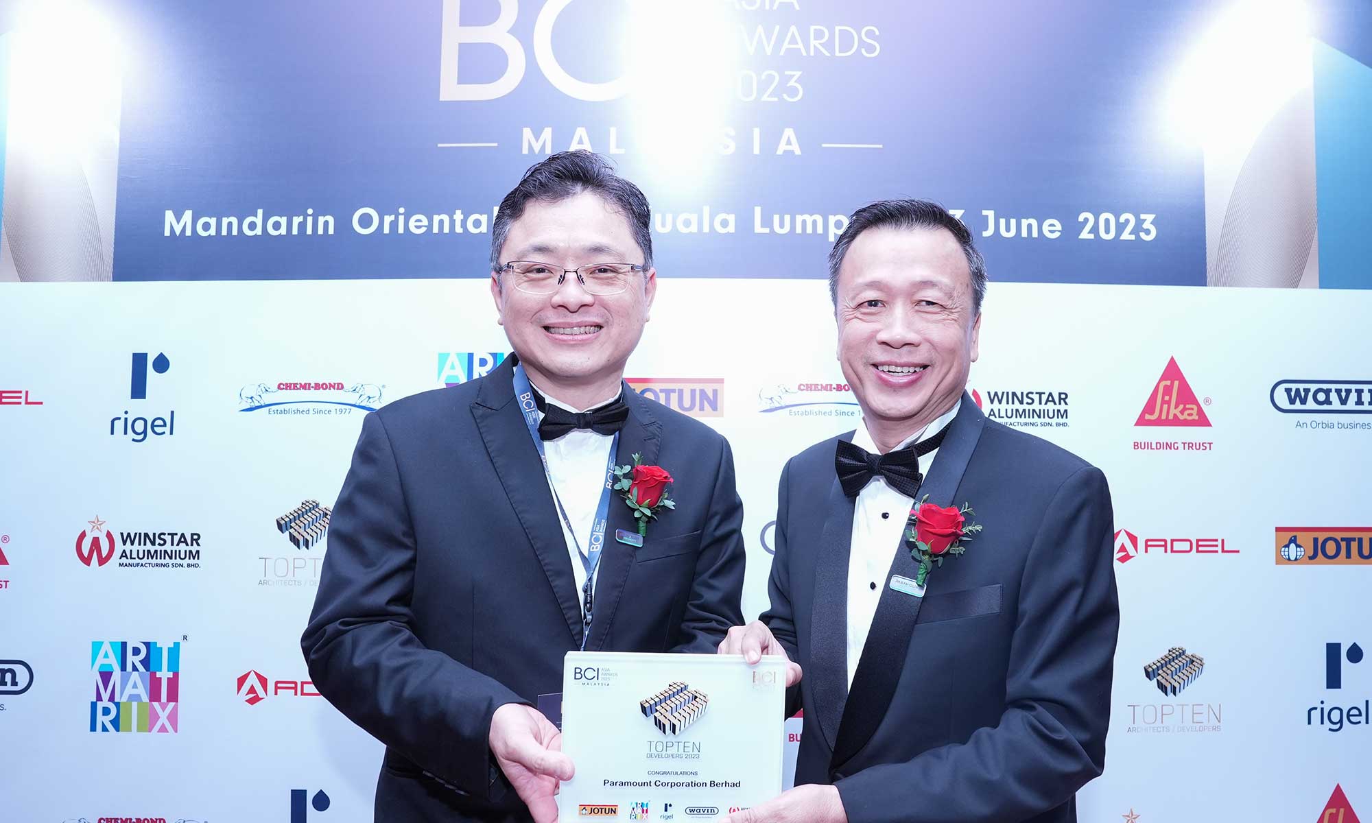 Chee SIew Pin-and Ooi Hun Peng posing with the award at BCIA Awards gala night