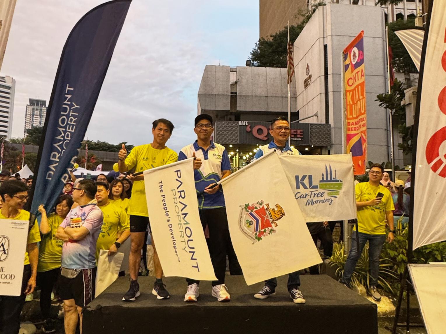 Jeffrey Chew and Naquib flagging off 