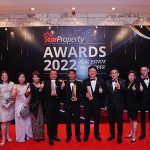Paramount-staff-posing-with-the-award-at-StarProperty-Awards-2022