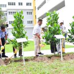 Selangor MB planting tree at Kemuning Idaman