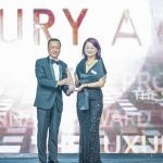 Ooi Hun Peng receiving The Family Friendly Award High Rise for Savana Utropolis Batu Kawan