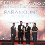 Benjamin Teo accepting award from Nga Kor Ming at StarProperty awards